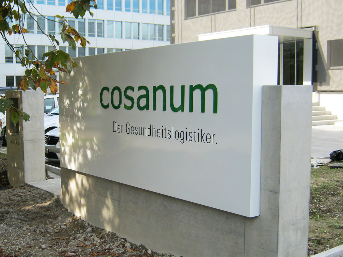 Cosanum AG Leuchttransparent in Betonfundament